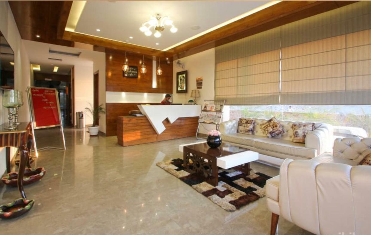 Al-Qasa Hotel Zirakpur Εξωτερικό φωτογραφία